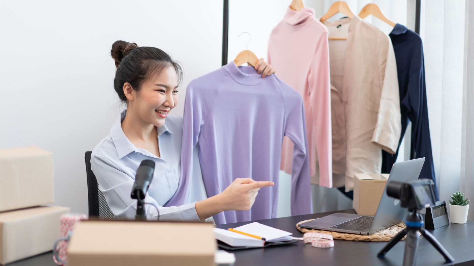 5 Tips Membangun Interaksi dengan Audiens saat Live Shopping